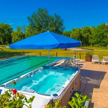 Zichy Park Hotel Bikacs Ngoại thất bức ảnh