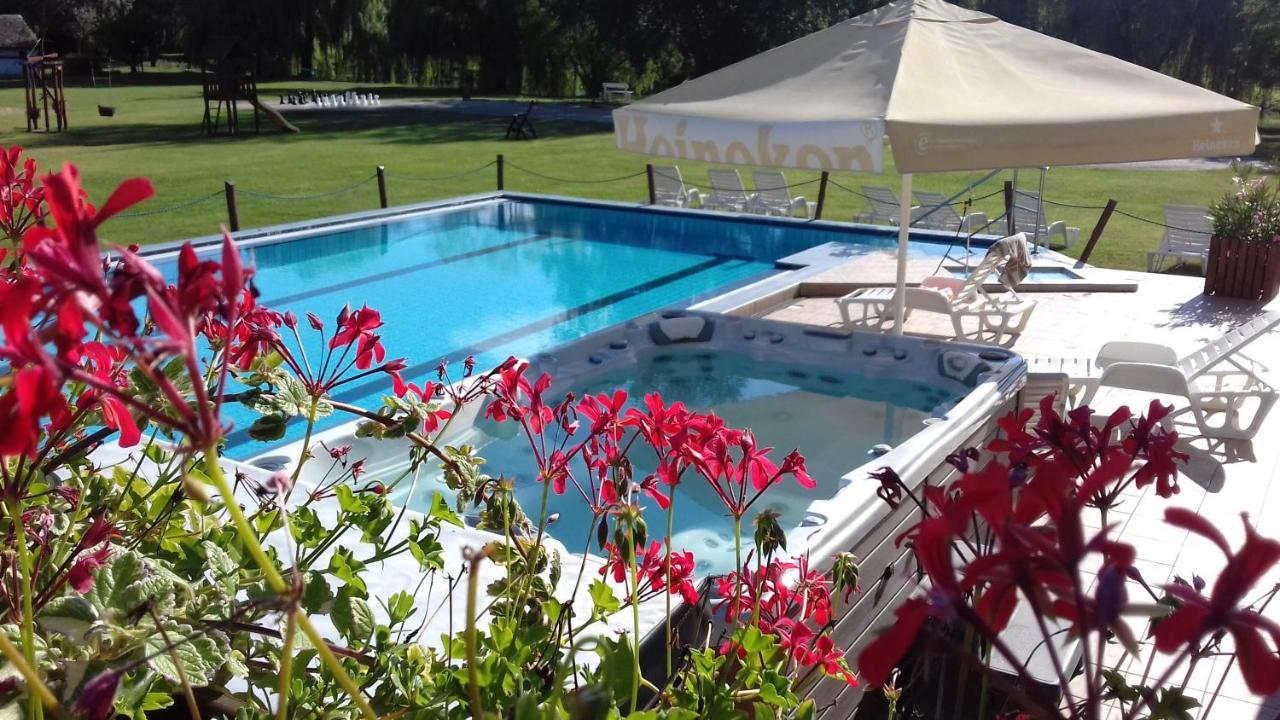 Zichy Park Hotel Bikacs Ngoại thất bức ảnh