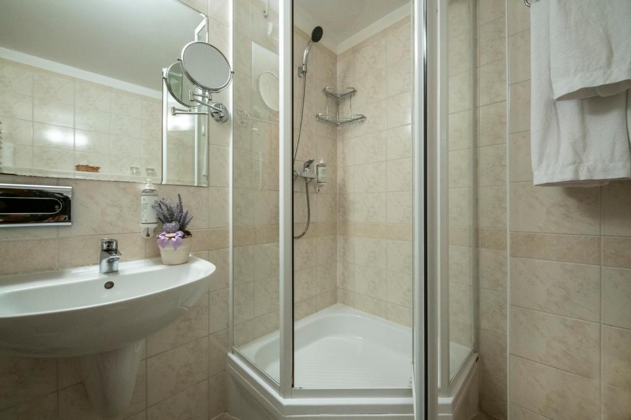 Zichy Park Hotel Bikacs Ngoại thất bức ảnh