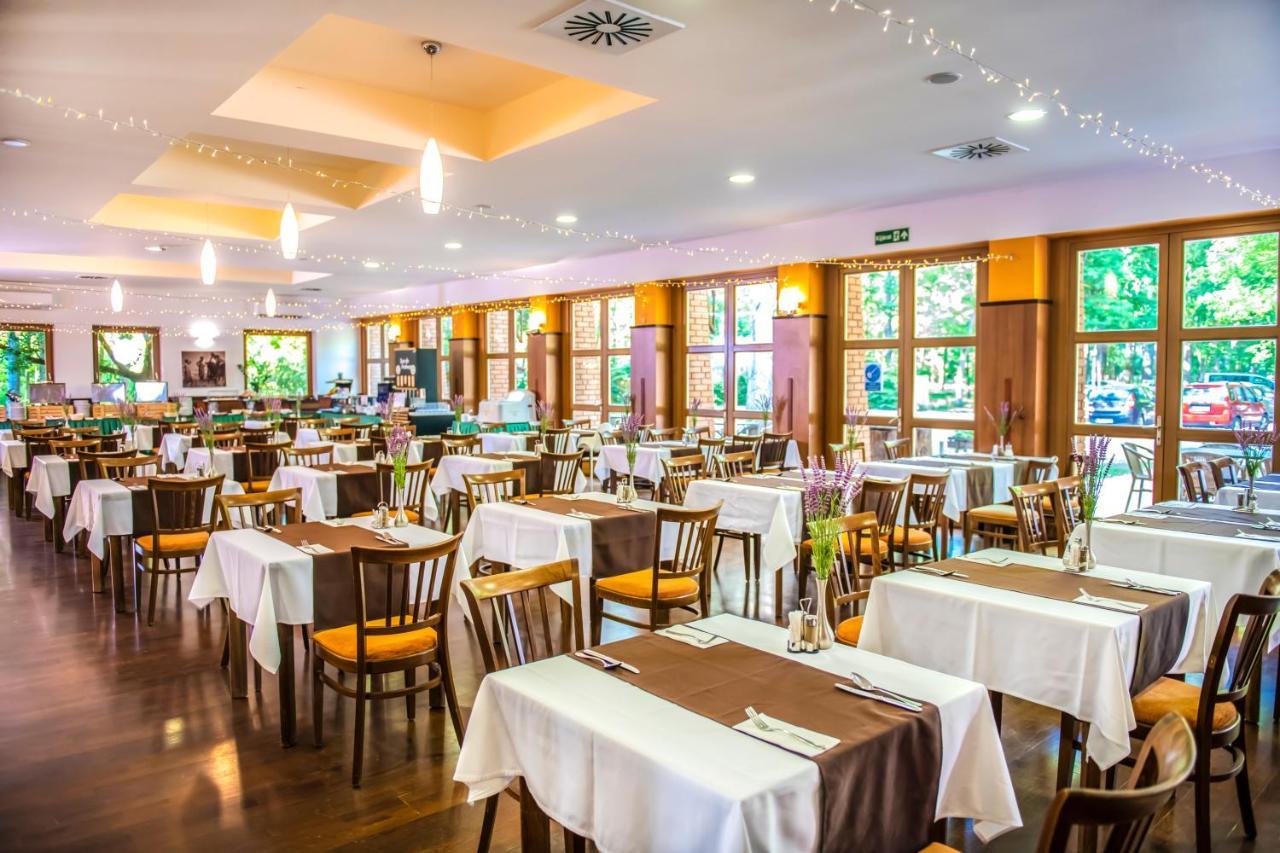 Zichy Park Hotel Bikacs Ngoại thất bức ảnh