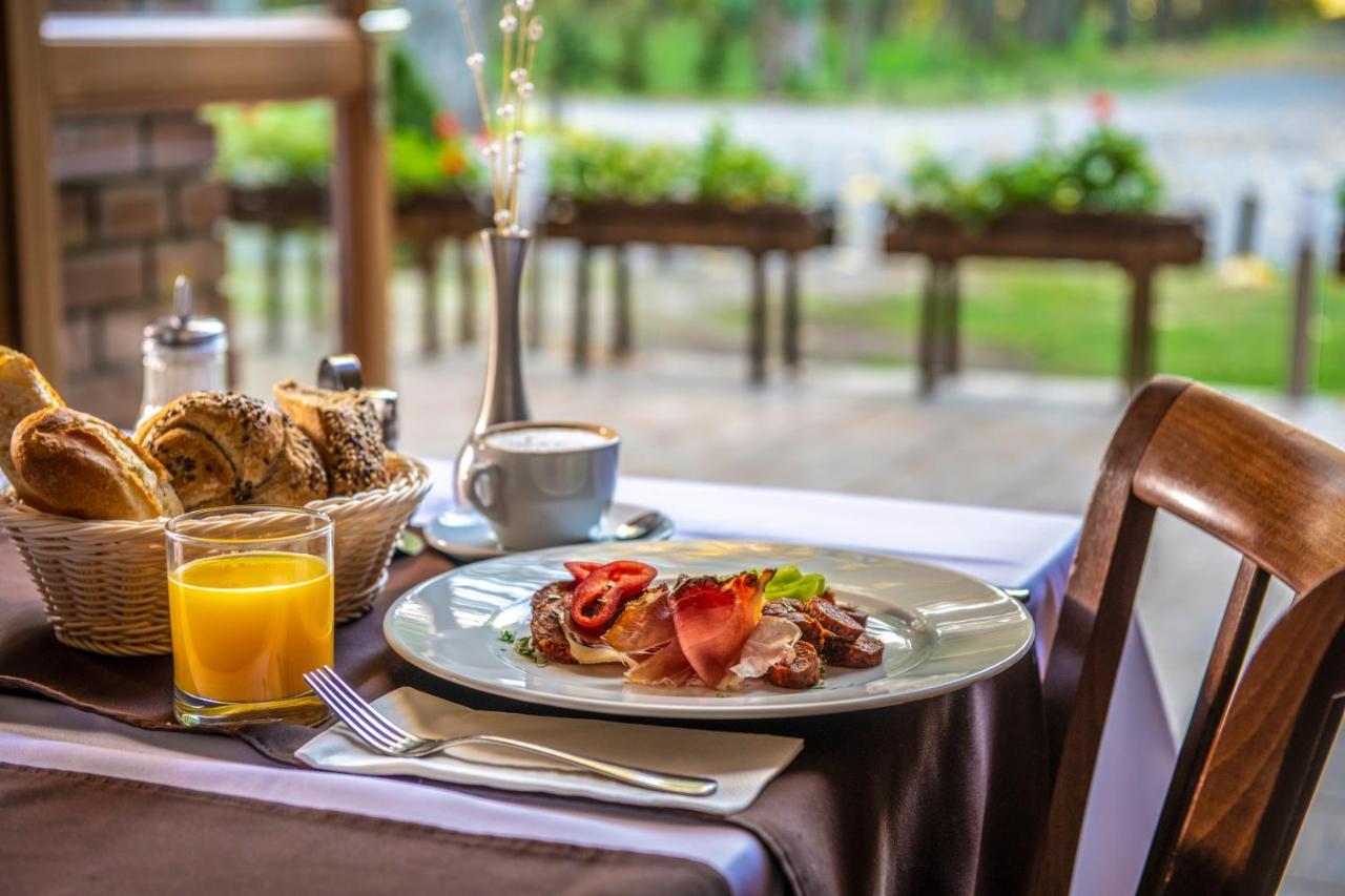 Zichy Park Hotel Bikacs Ngoại thất bức ảnh